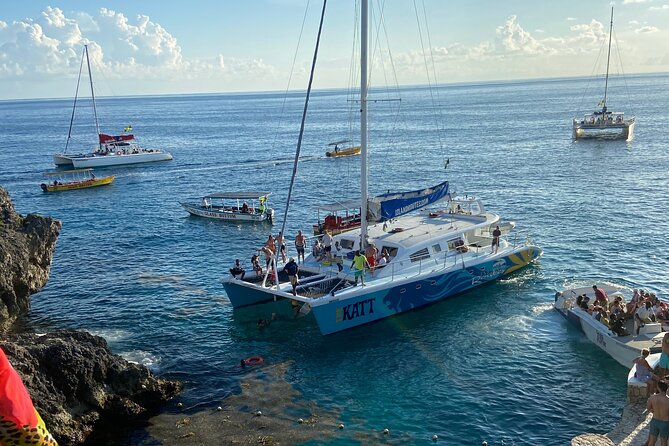 4 Hours Party Boat Catamaran Cruise in Negril - Snorkeling stop: ocean time with a cave swim possibility