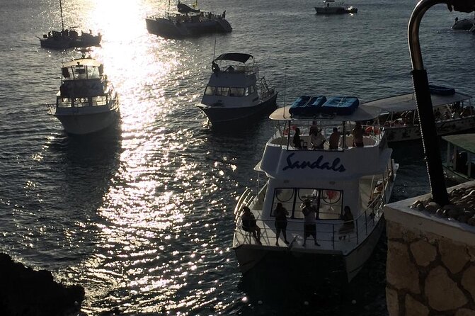 4 Hours Party Boat Catamaran Cruise in Negril - Lunch and drinks: why they matter for the real value