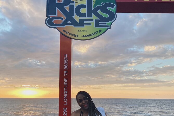 7 Mile Beach and Rick's Cafe Private Tour - Rick’s Café at sunset: reggae, party energy, and cliff diving