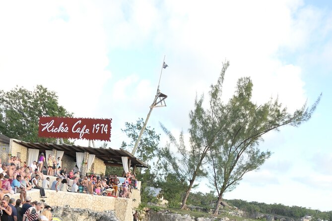 7 Mile Beach & Ricks Cafe with free Shopping experience - What to bring so the beach-to-cliff switch feels easy