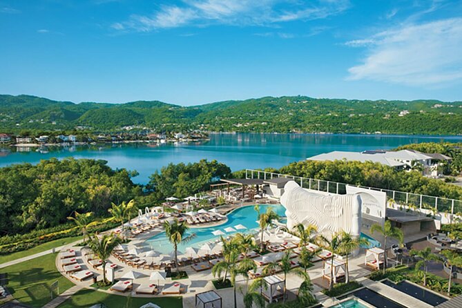 A "Private" Airport Transfer to any Resort in Montego Bay - How pickup works at Sangster International Airport