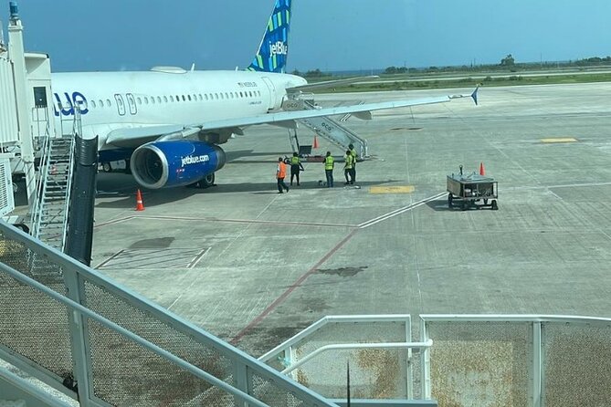 A "Private" Airport Transfer to Grand Palladium Resort - The On-Road Vibe: Sit Back, Sip, and Arrive Relaxed