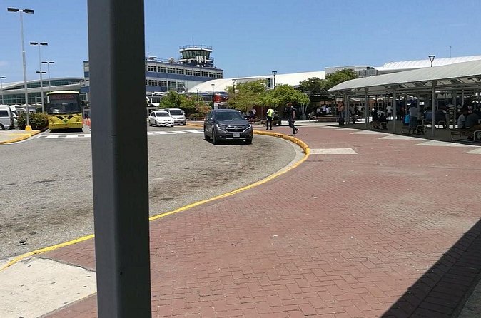 Airport Transfer MBJ Montego Bay to Kingston - Music and conversation: small touches that make a transfer feel personal