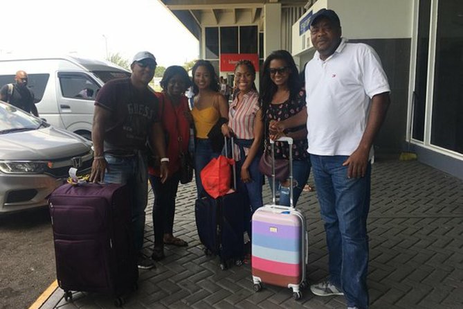 Airport Transfer to catalonia (Round-trip) - The ride to the Holiday Inn: comfort plus a little Jamaica talk