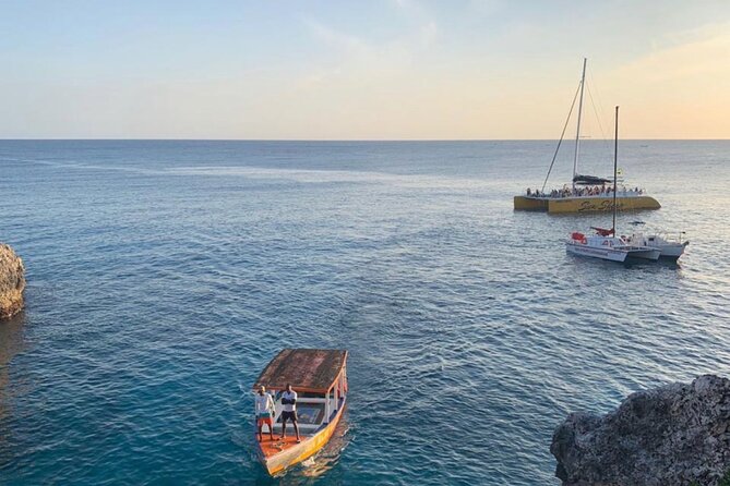 Bamboo Rafting, Catamaran Party Cruise and Ricks Cafe - Driver quality matters, and Romeo is a name to remember