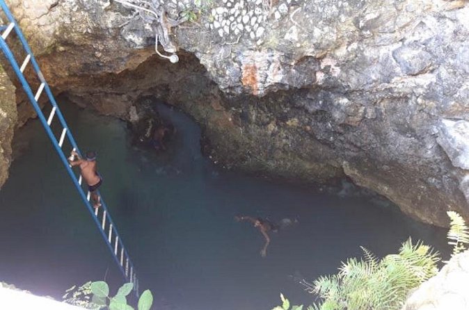Blue Hole Mineral Spring and Rick's Cafe - Rick’s Cafe: Sunset Views From a 35-Foot Cliff