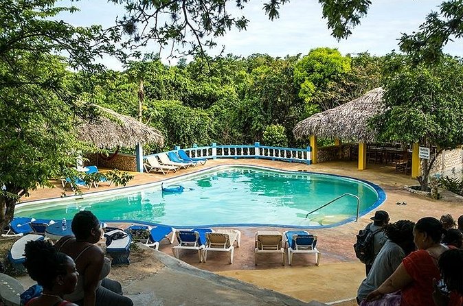Blue Hole Mineral Spring and Rick's Cafe - Watching the Cliff Jump Show Without Feeling Like You Are in a Rush