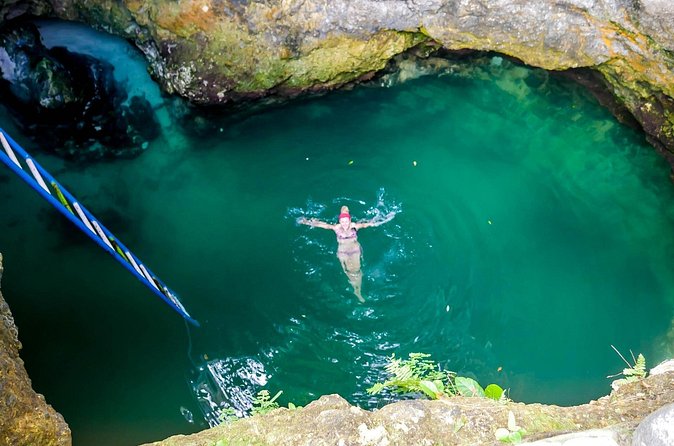 Blue Hole Mineral Spring, Ricks Cafe, 7 Mile Beach and Shopping Private Tour - Time Square Mall: A Convenient Hour for Shopping and a Break From the Road