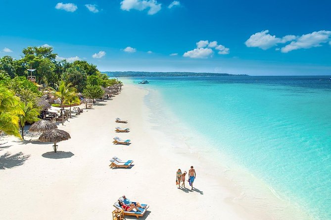 Blue Hole Mineral Spring, Ricks Cafe, 7 Mile Beach and Shopping Private Tour - How to Choose Your Three Stops for the Best Day