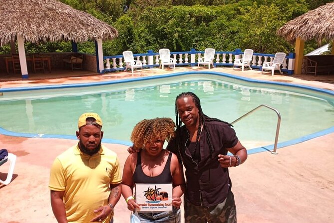 Blue Hole Mineral Spring, Seven Mile Beach, Ricks Cafe/ Shopping Private Tour - Comfort details that affect your whole day