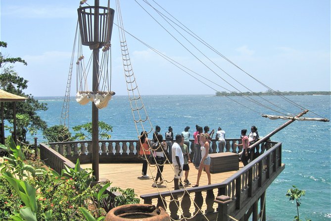 Bob Marley's Nine Mile Admission and Guided Tour from Montego Bay - Columbus Park stop: a free little history reset