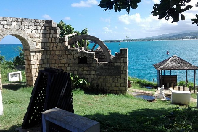 Bob Marley's Nine Mile Day-Trip with Admission & Guided Tour from Falmouth - Timing, Road Comfort, and Smart Packing for the Hills