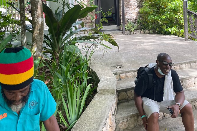 Bob Marley's Nine Mile Mausoleum Tour (Complimentary Rum Punch) - Complimentary rum punch: a small taste of the tour’s local tone