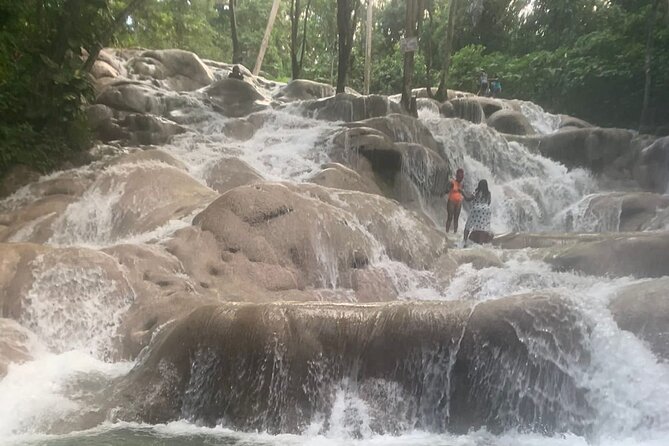 Dunns River Falls and Shopping Tour in Ocho Rios - Ocho Rios market stop: a quick hit of local life before the falls