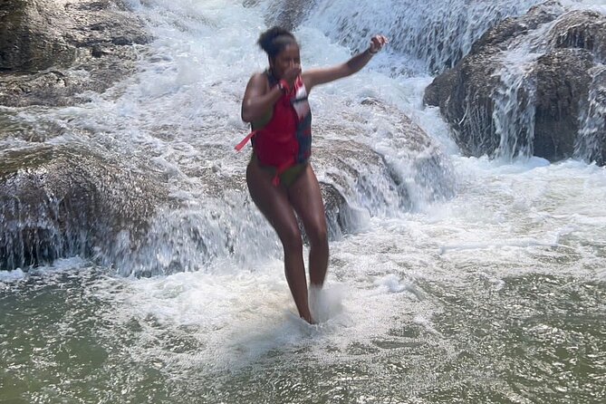 Dunns River Falls and Shopping Tour in Ocho Rios - Shopping in Ocho Rios with your guide, not just a map