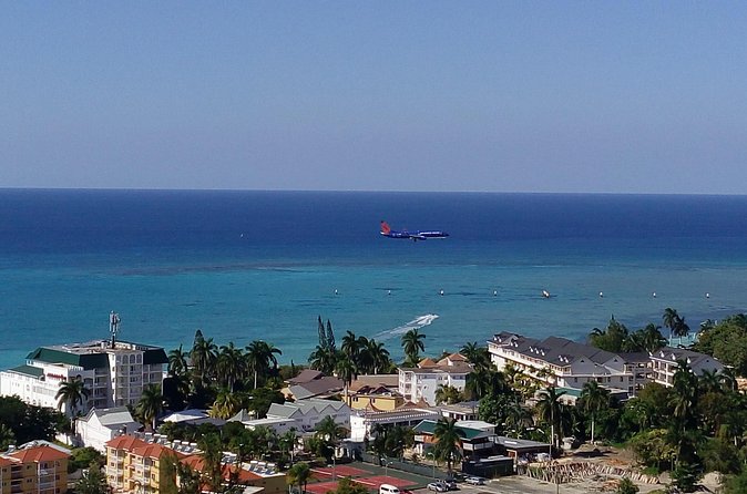 EXCLUSIVE AIRPORT / CRUISE PORT TRANSFER 1-4 Pax - Gift shops, casino area views, and the local craft market