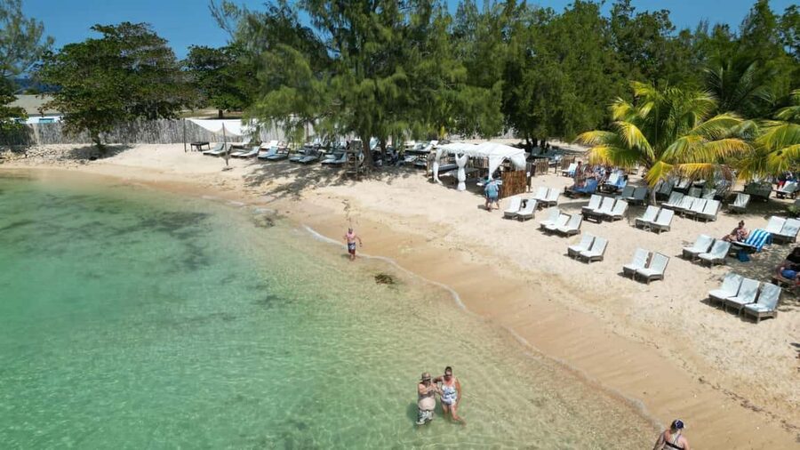Falmouth: Bamboo Beach Club & Dunn's River Falls - Lunch and drinks: the chair-side meal that makes the schedule worth it