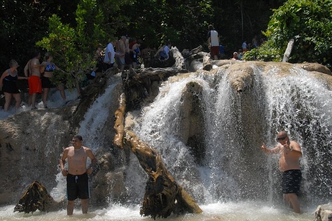 Falmouth Shore Excursion: Dunns River Falls and River Tubing Tour - Falmouth to Dunn’s River Falls, with a Straightforward Plan