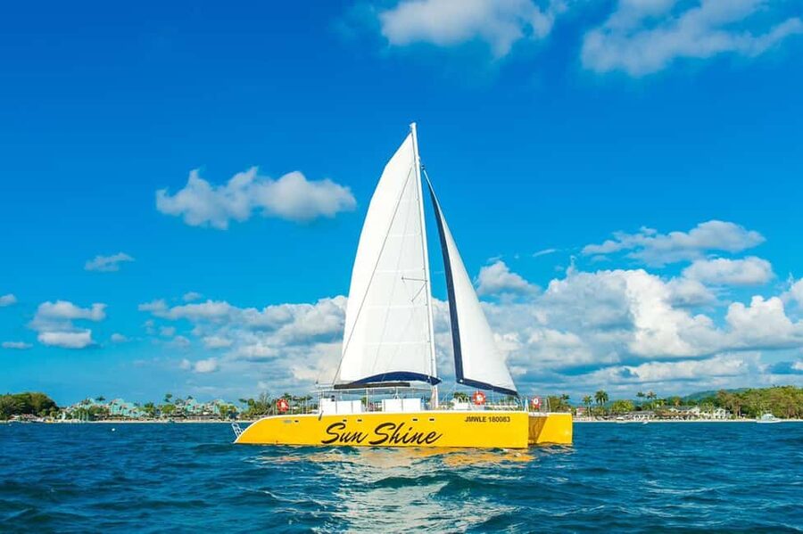From Falmouth/Ocho Rios: Negril Beach and Catamaran Cruise - Rick’s Cafe Cliffside Stop: Watch Divers and Take in the Views