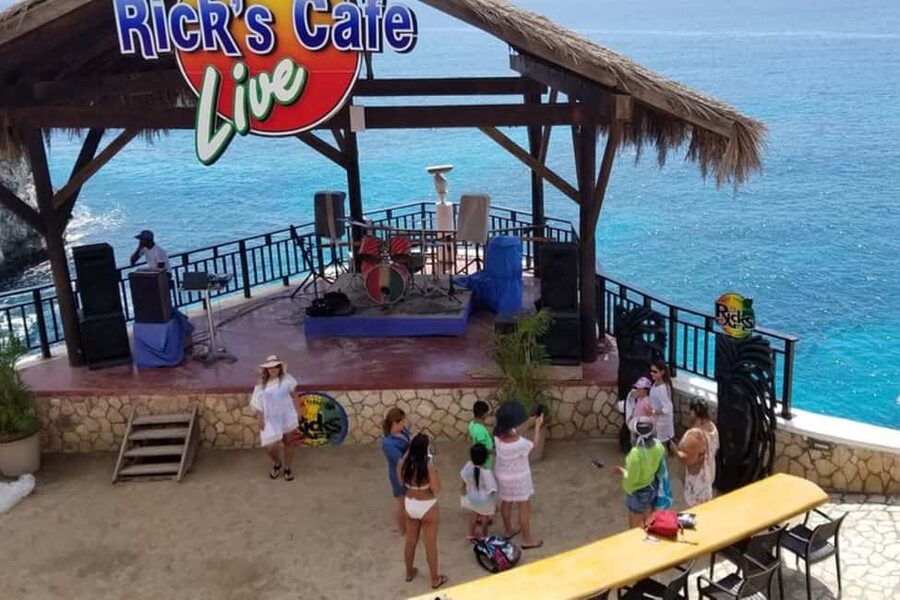 From Montego Bay: Negril Beach and Rick's Café Day Trip - Rick’s Café: Sunset Views and the 35-Foot Cliff Scene