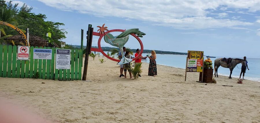From Montego Bay: Negril Beach & Rick's Cafe Sunset Day Trip - How to get the best day: timing, photos, and beach survival basics