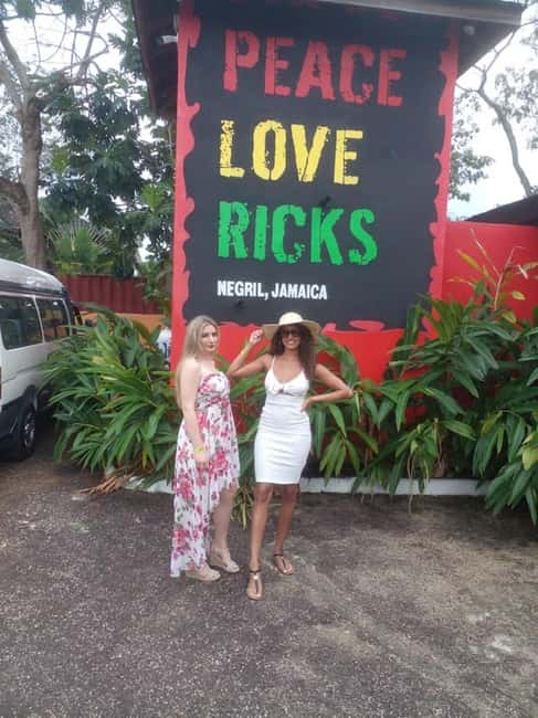 From Montego Bay: Negril Day Trip and Rick's Café Sunset - Practical tips: clothes, cameras, and how to handle a lively crowd