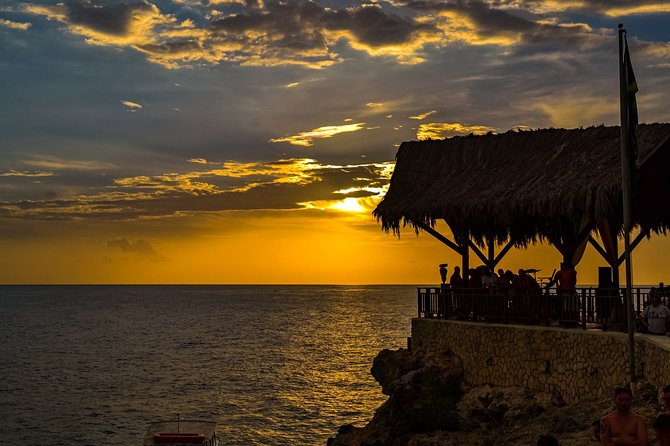 Jamaica Sunset at Rick's Cafe Private Tour with Transfer - Private, air-conditioned transfer, driver time, and room to shop