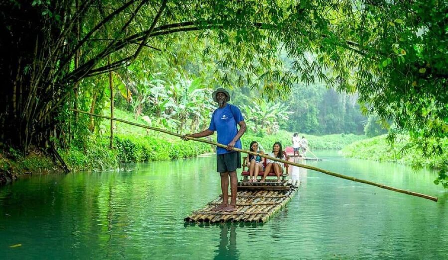 Martha Brae River Rafting Private trip - Vendors along the river: plan for browsing and small purchases