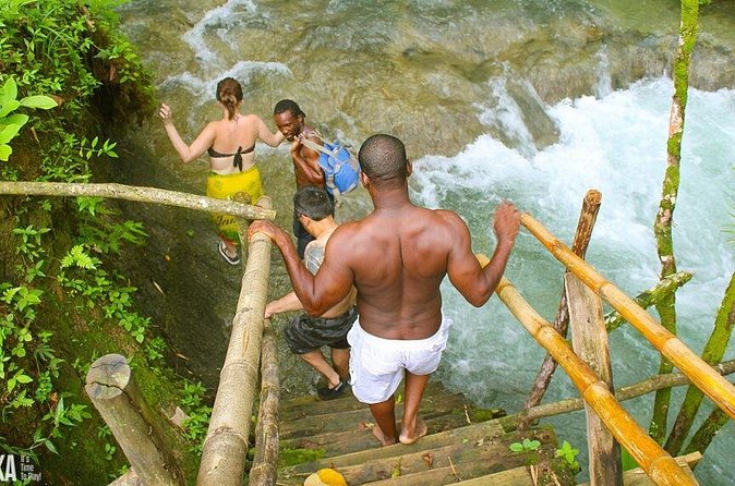Mayfield Falls Private Tour - Mineral Springs, the name that hints at the feel of the water