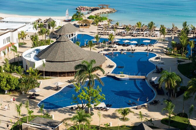 Montego Bay Airport Ja (MBJ) to Hotels in Montego Bay or Falmouth - The ride: air-conditioned comfort, WiFi, and real luggage help