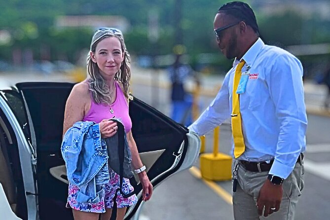 Montego Bay Airport (MBJ) Transfer One-Way or Round-Trip to Hotel - Montego Bay Airport to Ocho Rios, minus the taxi chaos