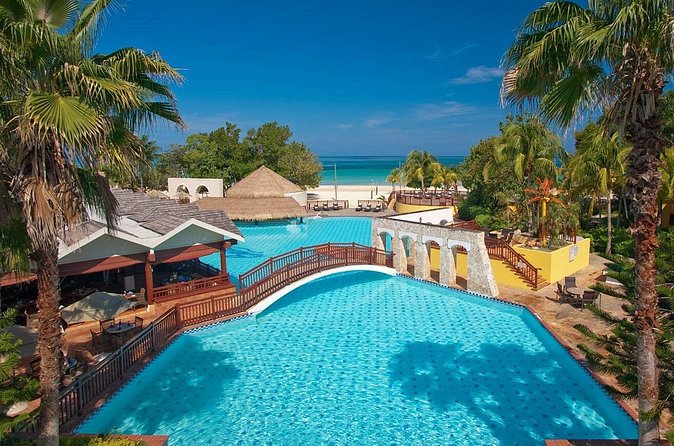 Montego Bay Airport Private Taxi to any Negril Hotels - Private transfer value: when $38 per person makes sense