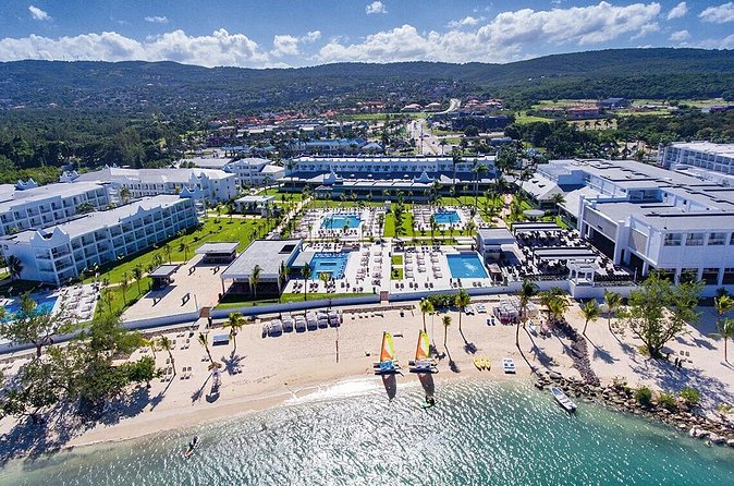 Montego Bay Airport Transfer to Montego Bay and Falmouth Hotels - Who This Transfer Fits Best (And Who Might Recheck)
