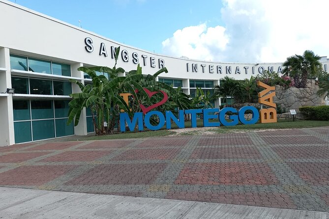 Montego Bay Airport Transfer to Ocho Rios and Runnaway Bay Hotels(Private) - Inside the ride: AC comfort plus a driver who talks
