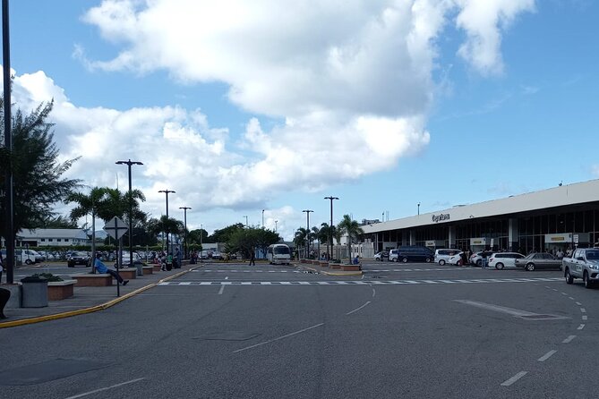 Montego Bay Airport Transfer to Ocho Rios and Runnaway Bay Hotels(Private) - Optional lunch and shopping stops, but keep them at your expense