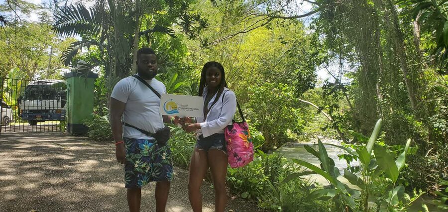 Montego Bay: Bamboo Raft Cruise on the Great River - Guides and captains: the hospitality that changes the day