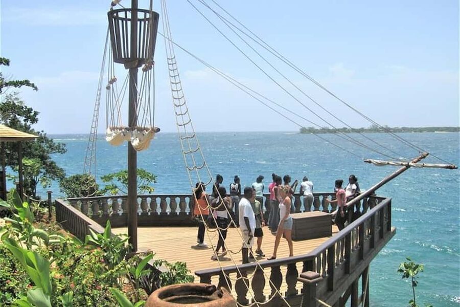 Montego Bay: Bob Marley's Nine Mile Admission & Guided Tour - Discovery Bay quick stop: photos and a taste of the coast