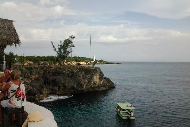 Montego Bay Excursion Negril 7 Miles Beach, Rick's Cafe and Time Square Shopping - Margaritaville lunch and family-friendly entertainment breaks