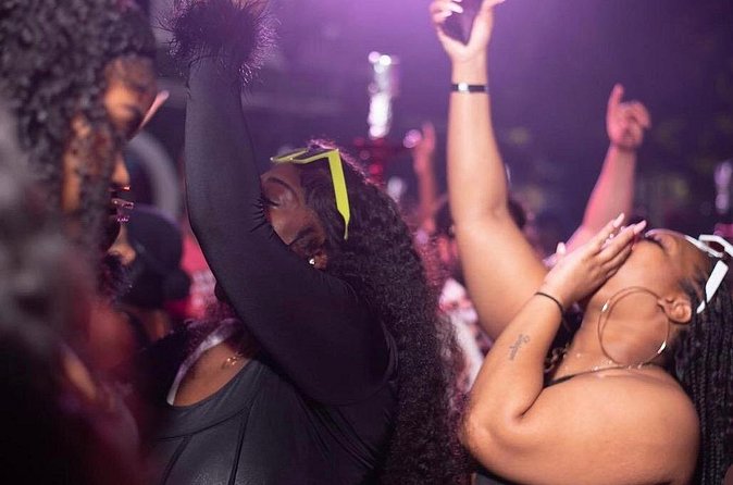 Montego Bay Night Out Lounge2727 Private and Customize Transfer - VIP access and table service: when it is worth paying extra