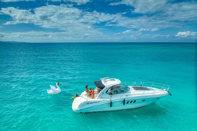 Montego Bay Private Yacht Tour with Open Bar and Lunch - Cruise around the harbor: the relaxed start that sets the tone