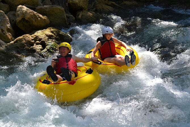 Montego Bay River Tubing & Bamboo Beach Club + Lunch & Cocktails - The drive and first handoff: getting to River Rapids Jamaica