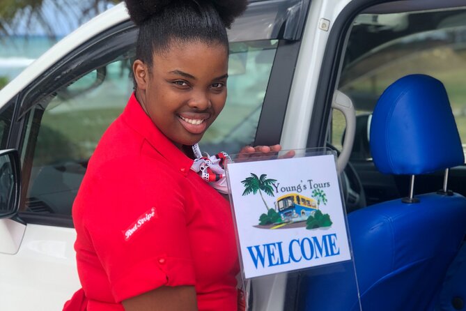 Montego Bay Roundtrip Luxury Transfer with Lounge Access - Club Mobay lounge time, snacks, and the fast-track vibe