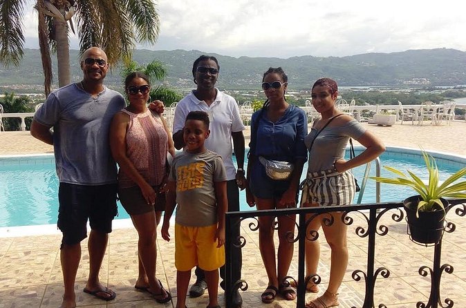 Montego Bay Scenic Tour - Gloucester Avenue and the Hip Strip, Plus Richmond Hill Great House Views