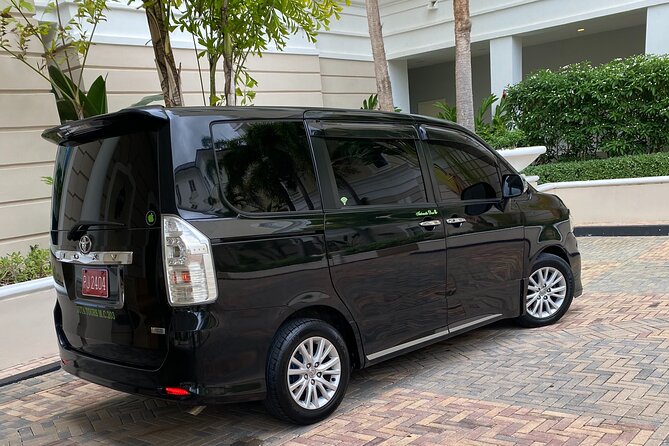 Montego Bay to Ocho Rios Hotels Private Transfer - Where to meet your driver at Sangster Intl Airport