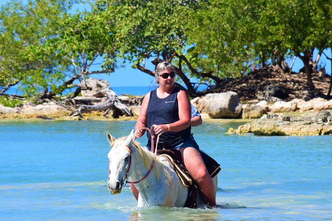 Negril 45-minute Guided Horseback Ride and Swim - The guided horseback ride from Negril down to the sea