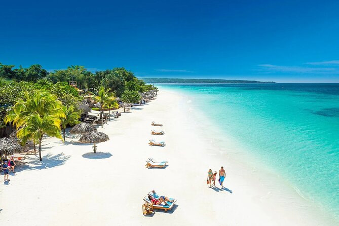 Negril 7 Mile Beach and Rick's Cafe Tour From Montego Bay Jamaica - Stop 2, Rick’s Café: Live Music, Sunset Views, and the Cliff Jump Show