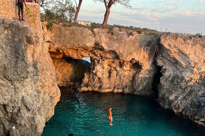 Negril 7 Mile Beach and Ricks Cafe Tour - Rick’s Café sunset: cliffs, food, and the famous view