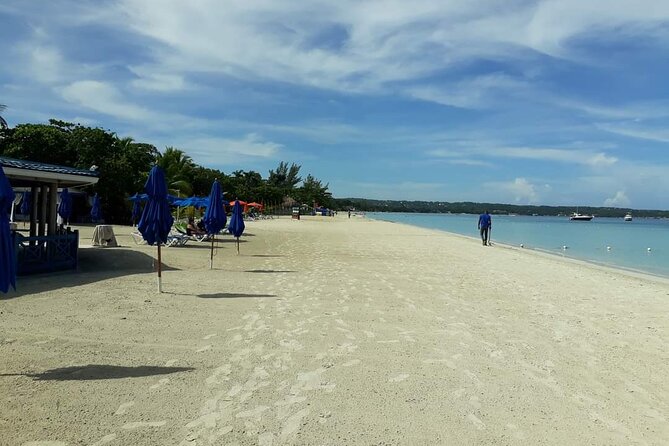 Negril 7 Miles Beach and Rick's Cafe Tour - Seven Mile Beach: Two Hours of Real Negril Beach Time