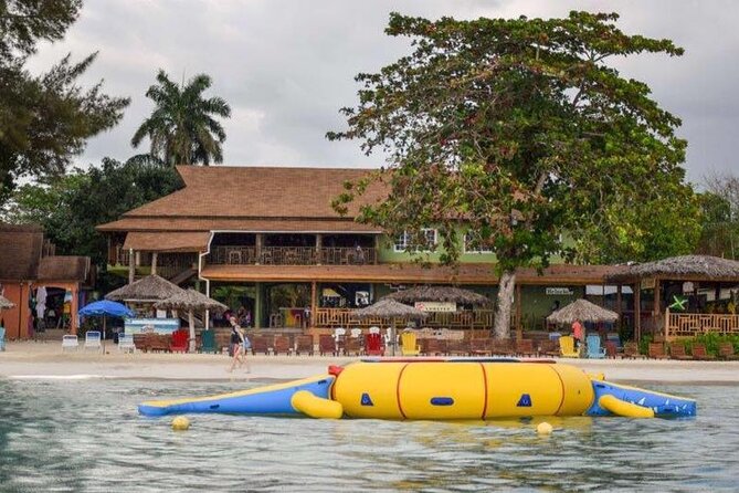 Negril Beach Break and Ricks Cafe - Montego Bay Cruise Port - Rick’s Cafe: panoramic ocean views and the cliff-platform show