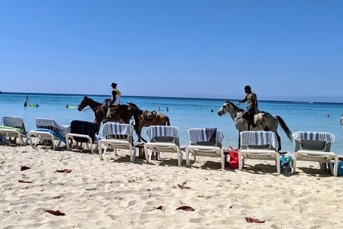 Negril Beach & Rick's Cafe Tour - Rick’s Cafe Visit: Snacks, Drinks, Views, and an Easy Win